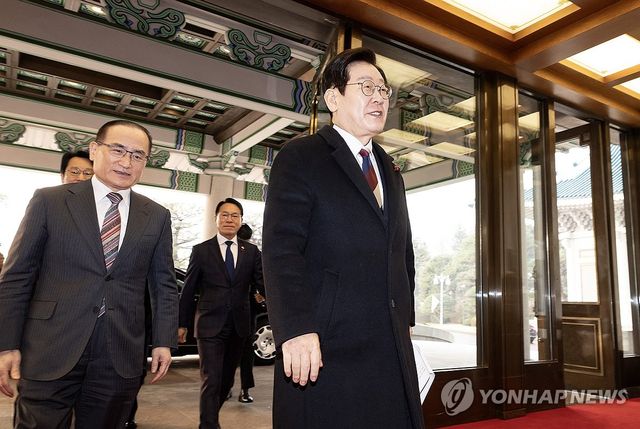 이재명 대통령, 청와대 첫 출근