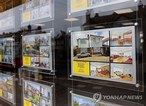 영국 런던의 한 부동산 중개사무소 매물들
