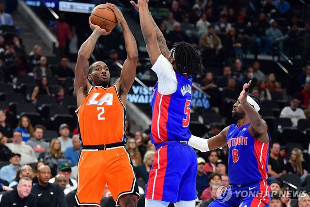 커와이 레너드(2번)의 슛