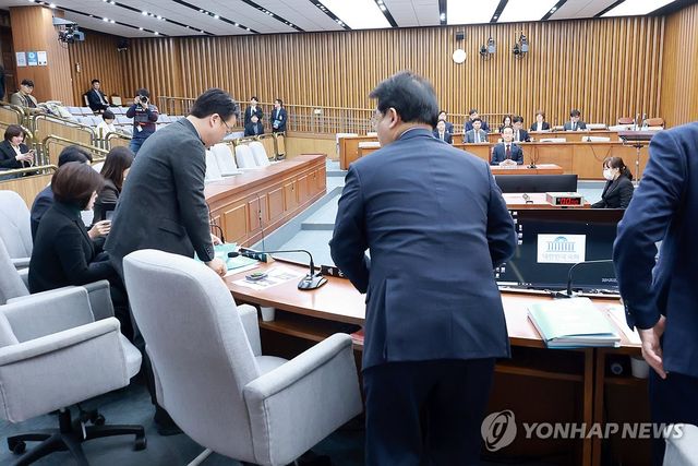 정회되는 김호철 감사원장 후보자 인사청문회