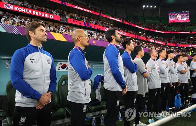 벤투 감독 대신 벤치 지킨 세르지우 코스타