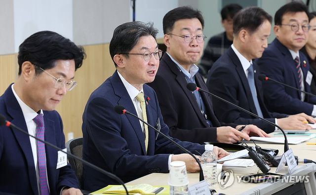 불법사금융 근절 간담회서 발언하는 이억원 금융위원장