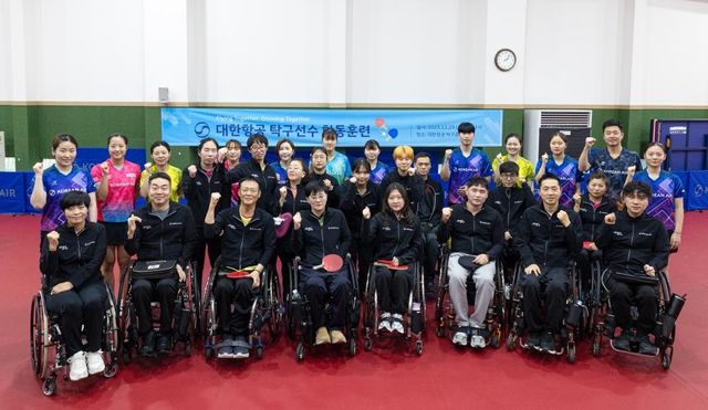 합동훈련 훈련 후 기념 촬영한 대한항공 탁구 선수들 