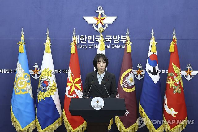 브리핑하는 정빛나 국방부 신임 대변인
