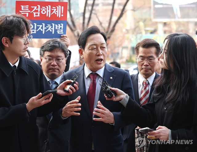 질문에 답하는 김선교 의원