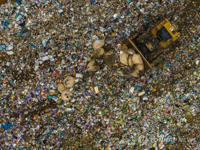수도권매립지 폐기물 매립 작업