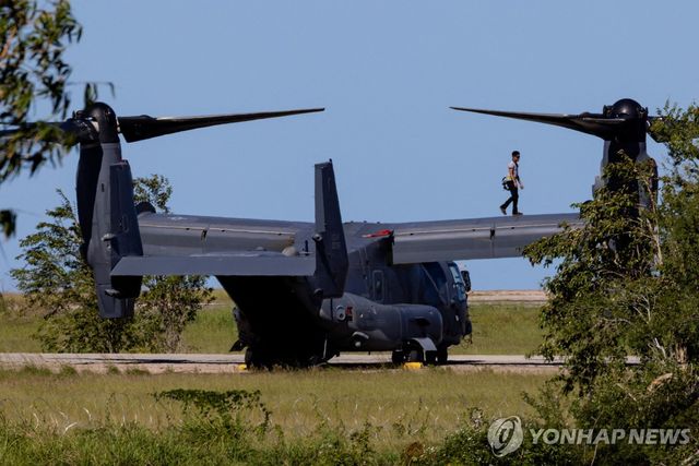 푸에르토리코에서 정비 중인 미 특수부대의 CV-22 오스프리 수송기
