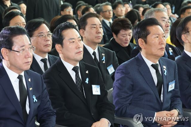 12ㆍ29 여객기 참사 1주기 추모식 참석한 여야 대표