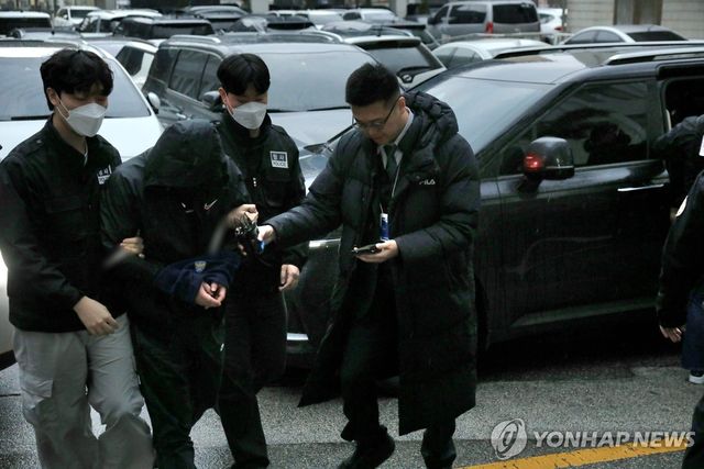 고개 숙인 '16개월 영아 사망' 계부