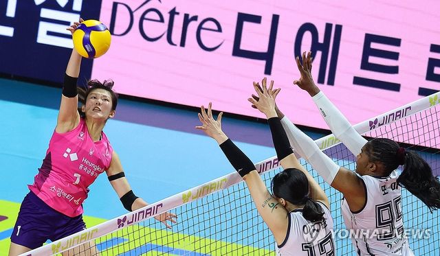 공격하는 김다은