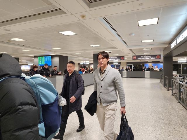 월드컵 조추첨식 참석차 미국에 입국한 홍명보 축구대표팀 감독