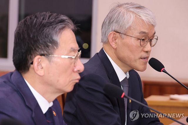 답변하는 천대엽 법원행정처장