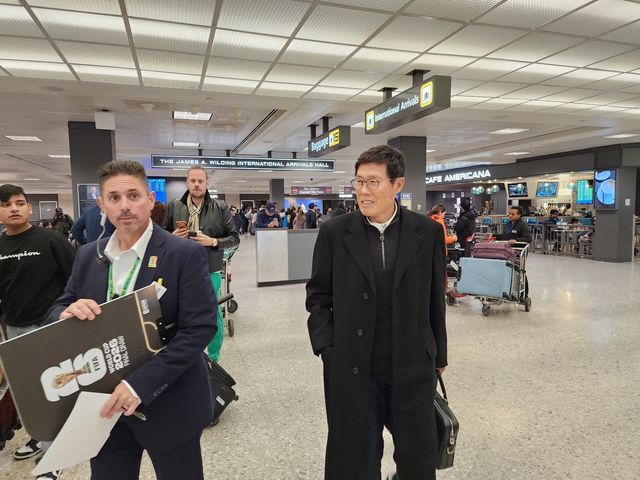 월드컵 조추첨식 참석 초청받아 美입국한 차범근 전 감독