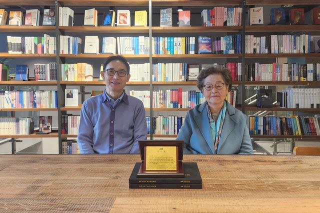 감사패 수여 모습 