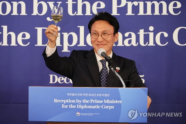 건배 제의하는 김민석 국무총리