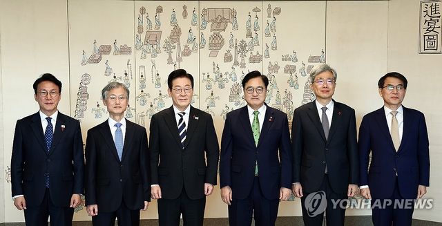 이재명 대통령, 5부 요인과 기념촬영