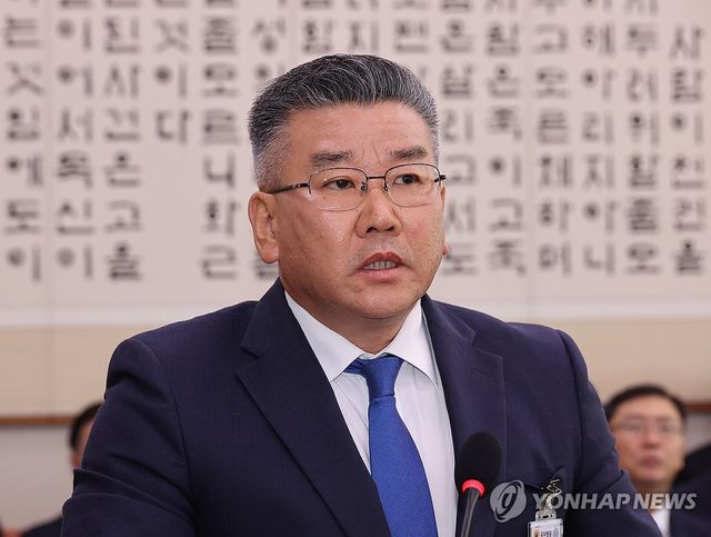 질의에 답하는 유병호 감사위원