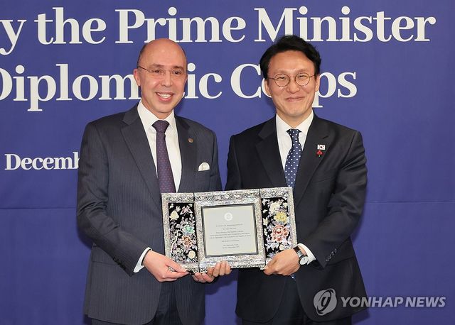 감사패 받는 김민석 국무총리