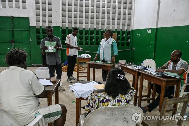 총선 투표가 진행 중인 코트디부아르