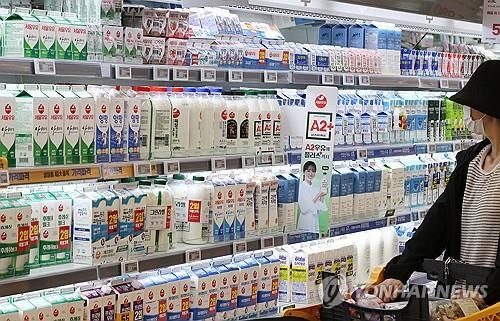 대형마트에 진열된 우유