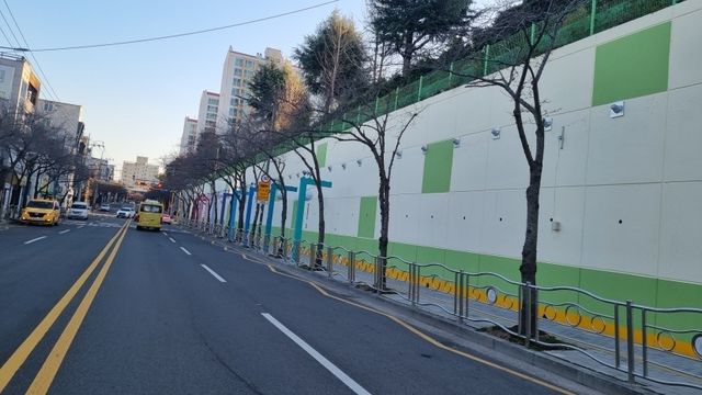 보강 공사 마친 울산 평산초등학교 옹벽