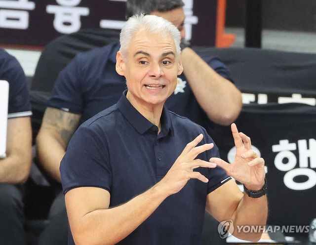 KB손해보험 카르발류 감독