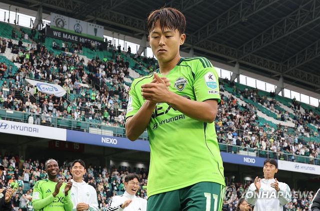 댄스 세리머니를 펼치는 전북 현대 이승우