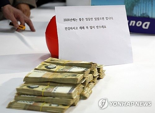 전주 '얼굴 없는 천사' 놓고 간 성금
