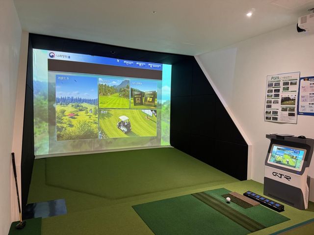 강북문화예술회관 1층 스크린 파크골프장