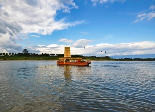 임진강 황포돛배