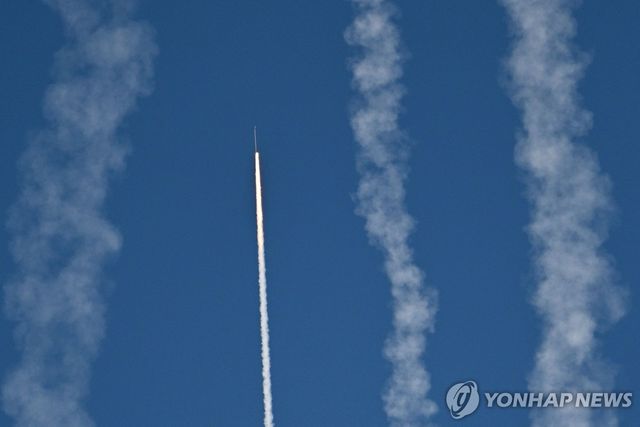 중국군, 푸젠성 핑탄에서 대만 상대 로켓 발사 훈련