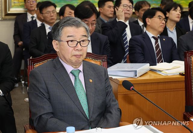 정무위 출석한 유철환 국민권익위원장