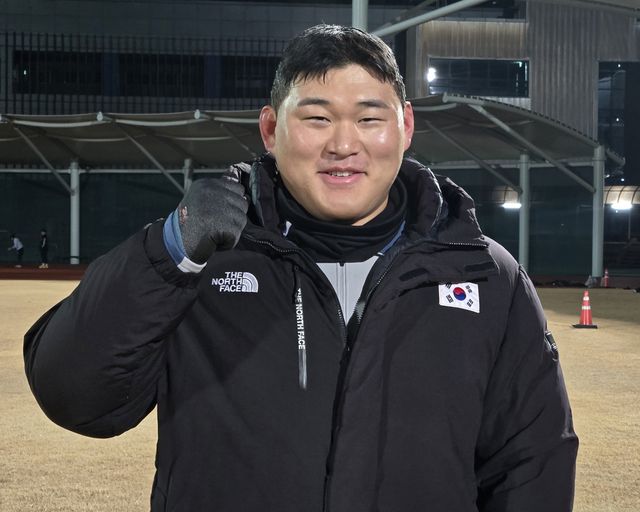 선수촌 운동장에서 새벽 러닝을 한 뒤 취재진 만난 유도 국가대표 김민종