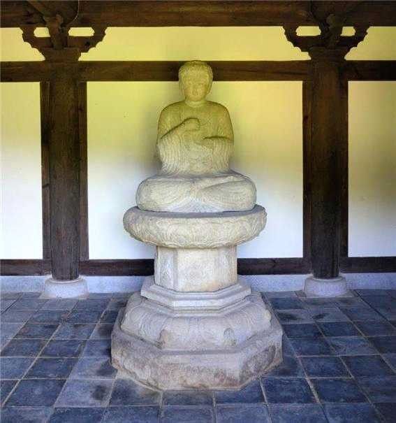 '임실 진구사지 석조비로자나불좌상'