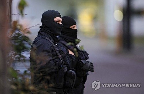 임무를 수행 중인 독일 경찰 [EPA 연합뉴스 자료사진. 재판매 및 DB 금지] 
