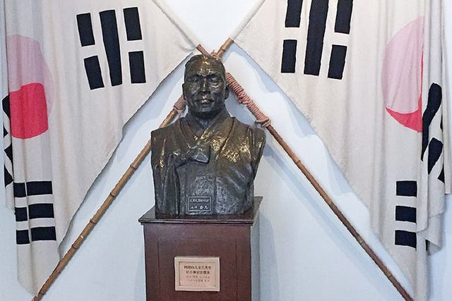 상하이 임시정부 청사의 김구 선생 흉상