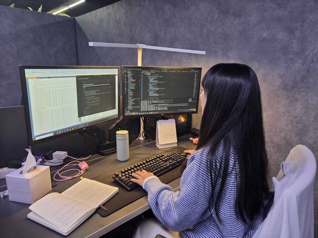 서울시 미래 청년 일자리 사업 참여 청년의 근무 모습