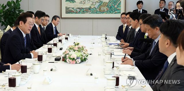 이재명 대통령, 증권사 리서치센터장들과 오찬