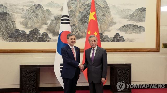 왕이 외교부장 만난 조현 외교부장관