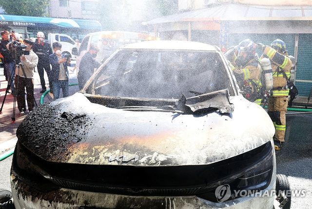 충전 중 화재 발생한 전기차