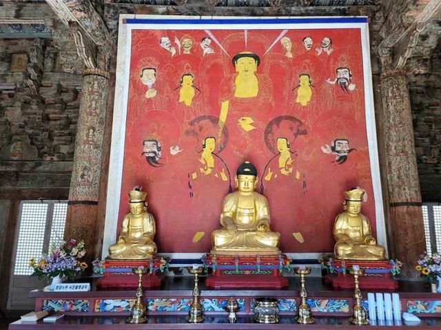 '양산 신흥사 석조석가여래삼존좌상 및 복장유물'