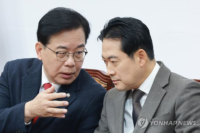 대화하는 장동혁 대표-송언석 원내대표