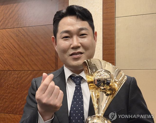 기념 촬영하는 양의지