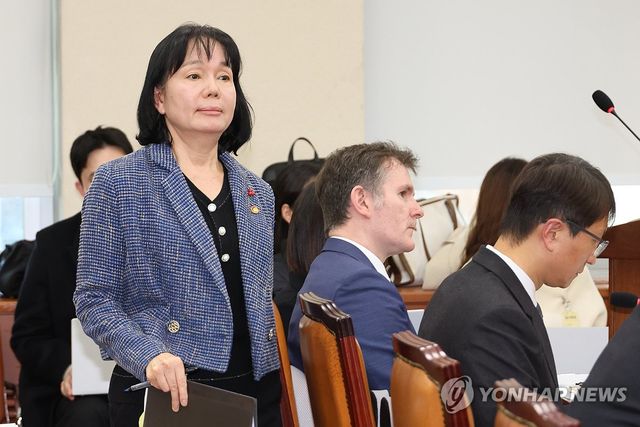 현안질의 출석한 송경희 개인정보보호위원장