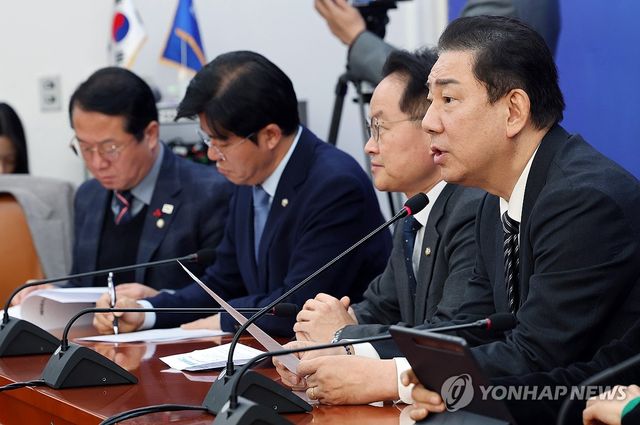 정책조정회의 주재하는 김병기 원내대표