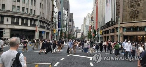 인파로 가득한 도쿄 긴자 거리