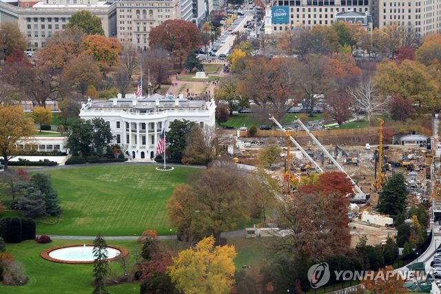 연회장 신축 공사가 진행 중인 美백악관