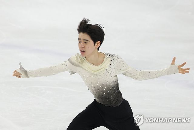 경기 펼치는 서민규