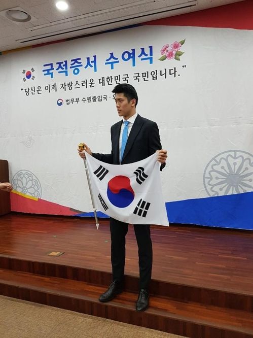 극적 증서 수여식에 참석한 진지위