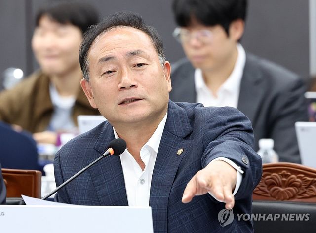 자료 요청하는 김원이 의원